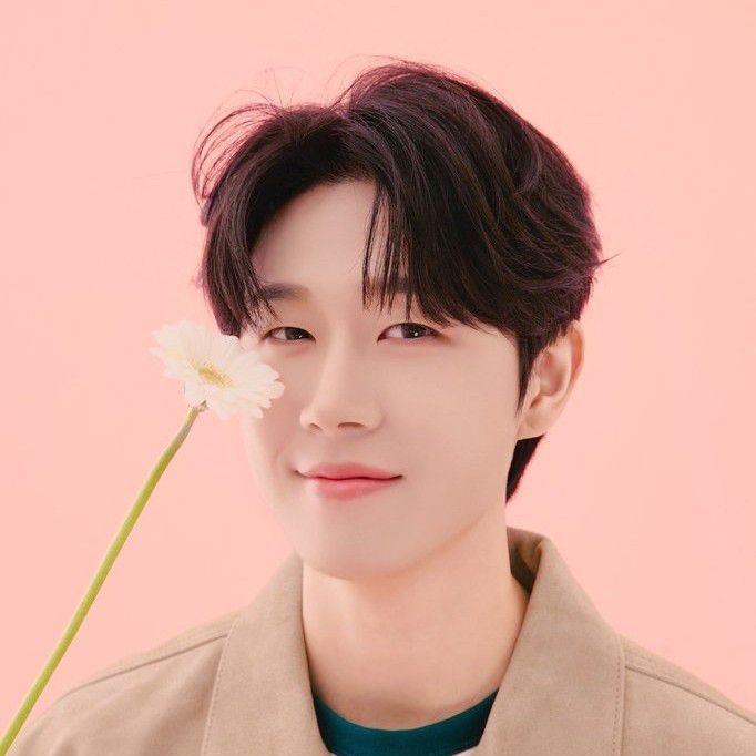 Potret di balik layar Kim Donghyun (GoldenChild)