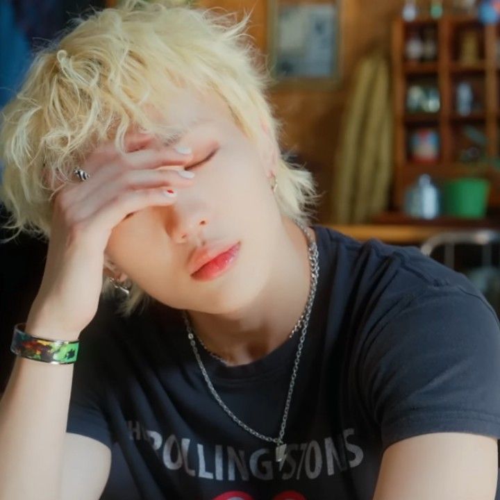 Behind-the-scenes cut of Junhyeok (TNX)