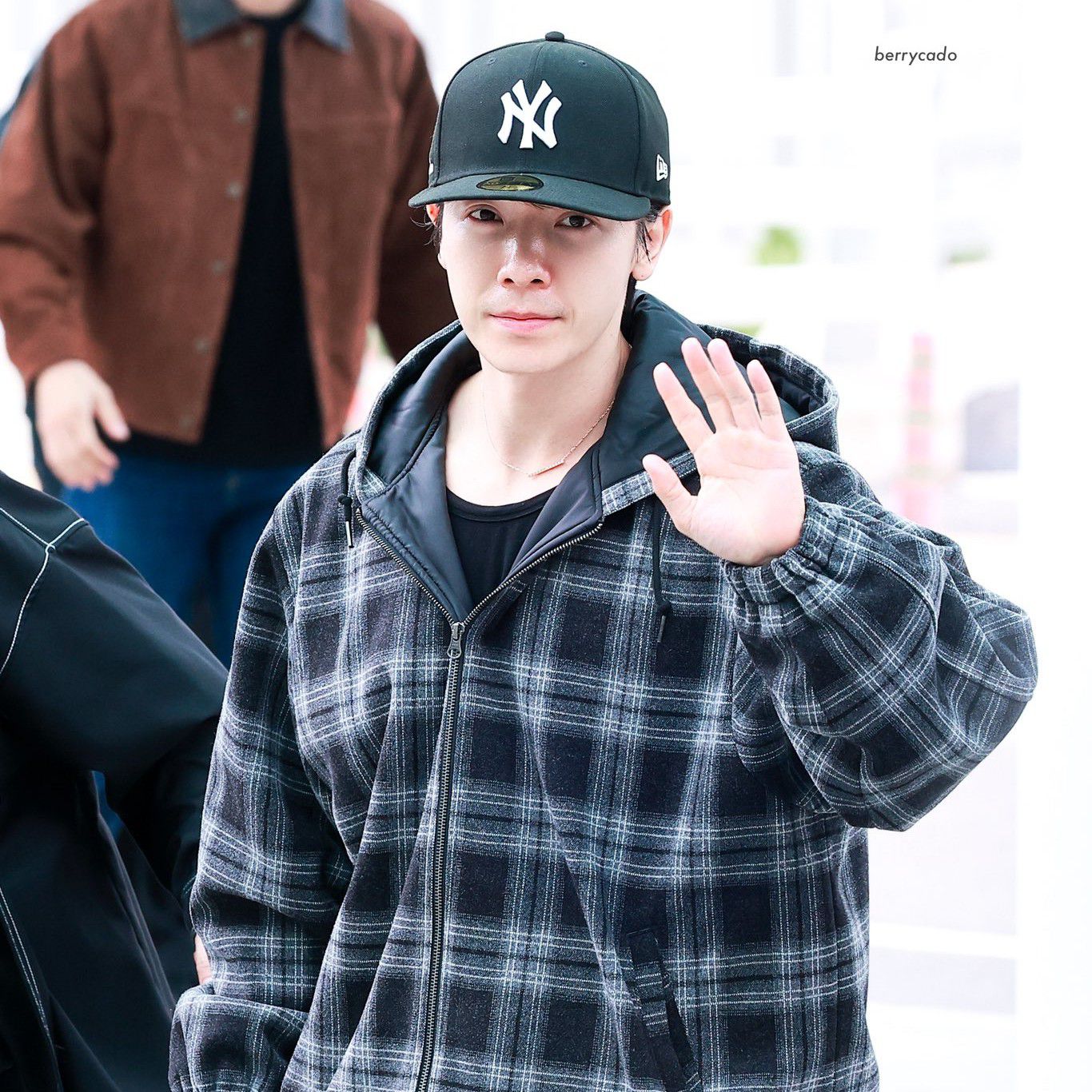 Behind-the-scenes cut of Donghae (Super Junior)
