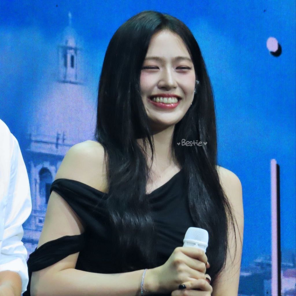 Latest photo of An Yujin (IVE)