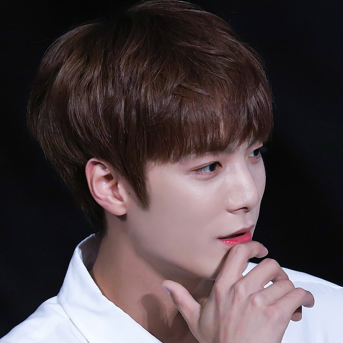A moment captured by Kim Jonghyeon's fan