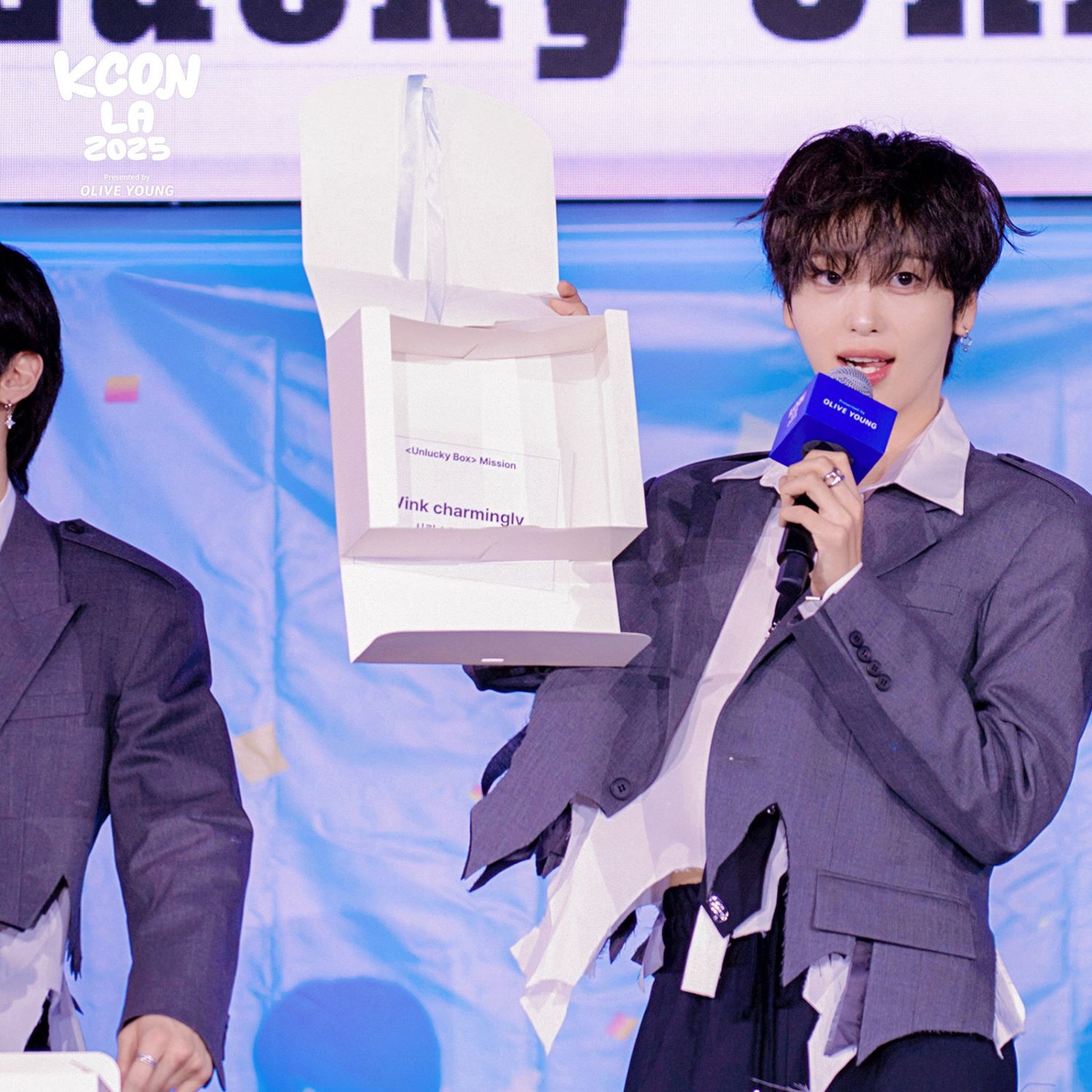 Latest photo of Hyeongjun (CRAVITY)