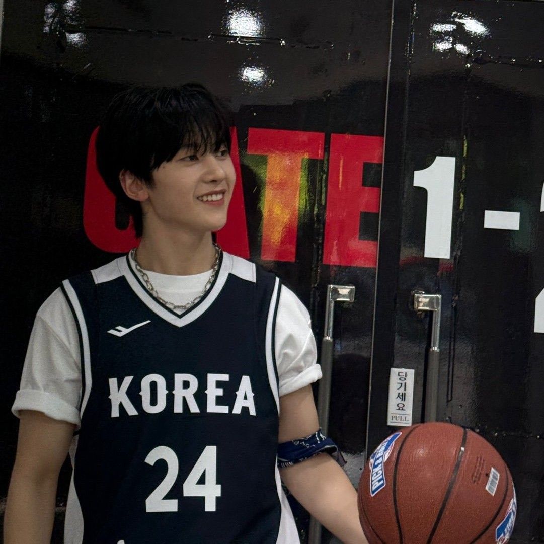 A moment captured by Seok Matthew (ZEROBASEONE)'s fan