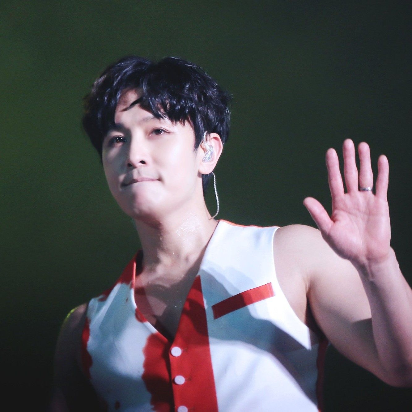 Behind-the-scenes cut of Kim Dongwan (SHINHWA)