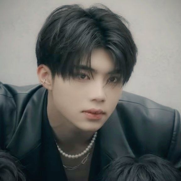 Latest photo of Park Gunwook (ZEROBASEONE)