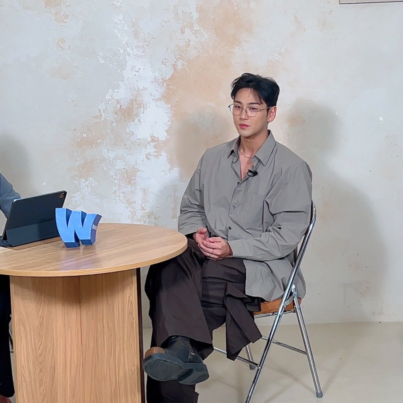 Behind-the-scenes cut of Baekho