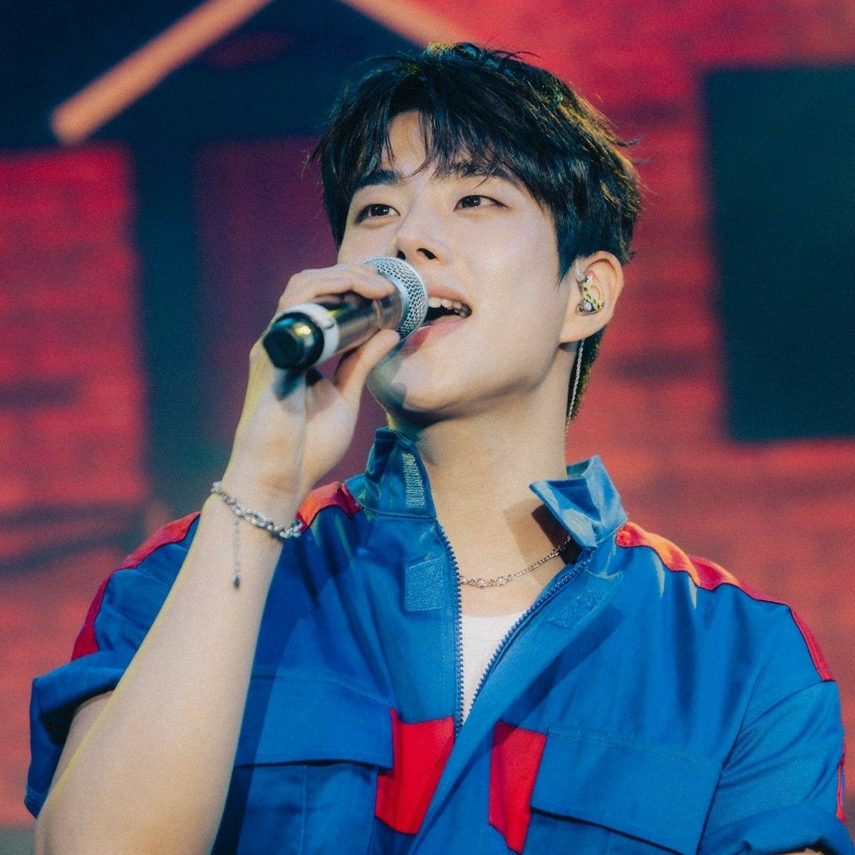 아스트로의 최신 사진