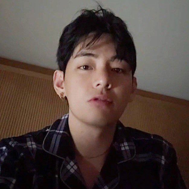 Behind-the-scenes cut of V (BTS)