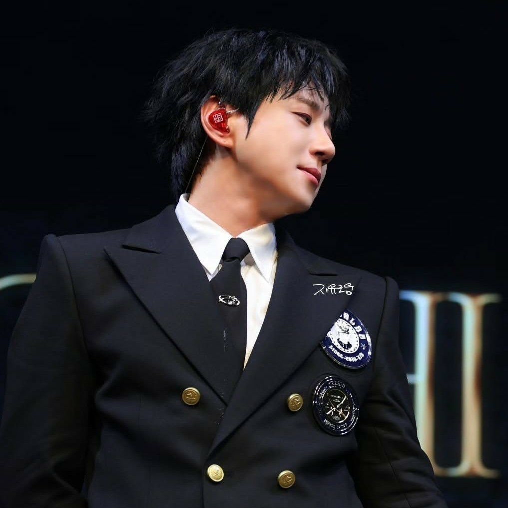 A moment captured by Hwang Chiyeol's fan