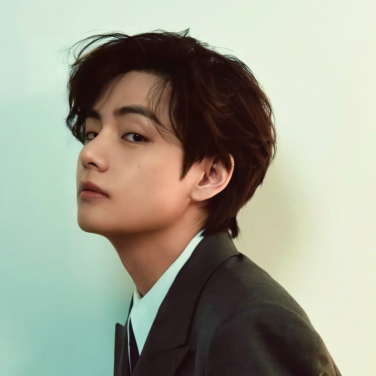 뷔 (방탄소년단)의 최신 사진