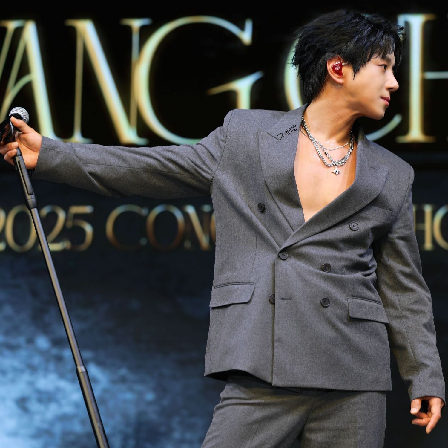 A moment captured by Hwang Chiyeol's fan