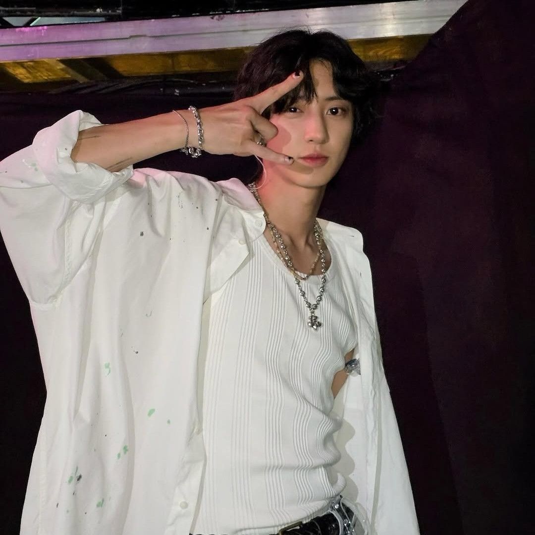 Recent activity shot of Chanyeol (EXO)