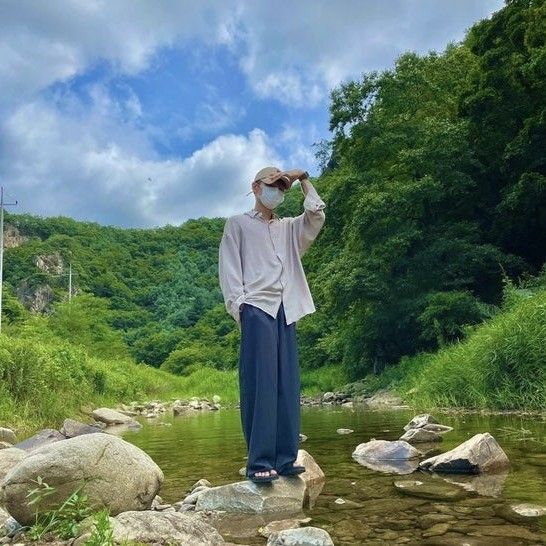 Behind-the-scenes cut of Shin Yechan (LUCY)