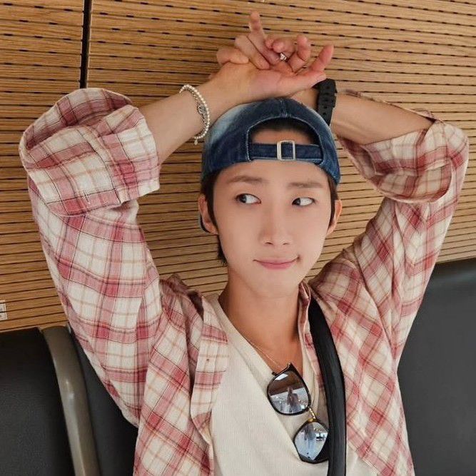 Latest photo of Hui (PENTAGON)