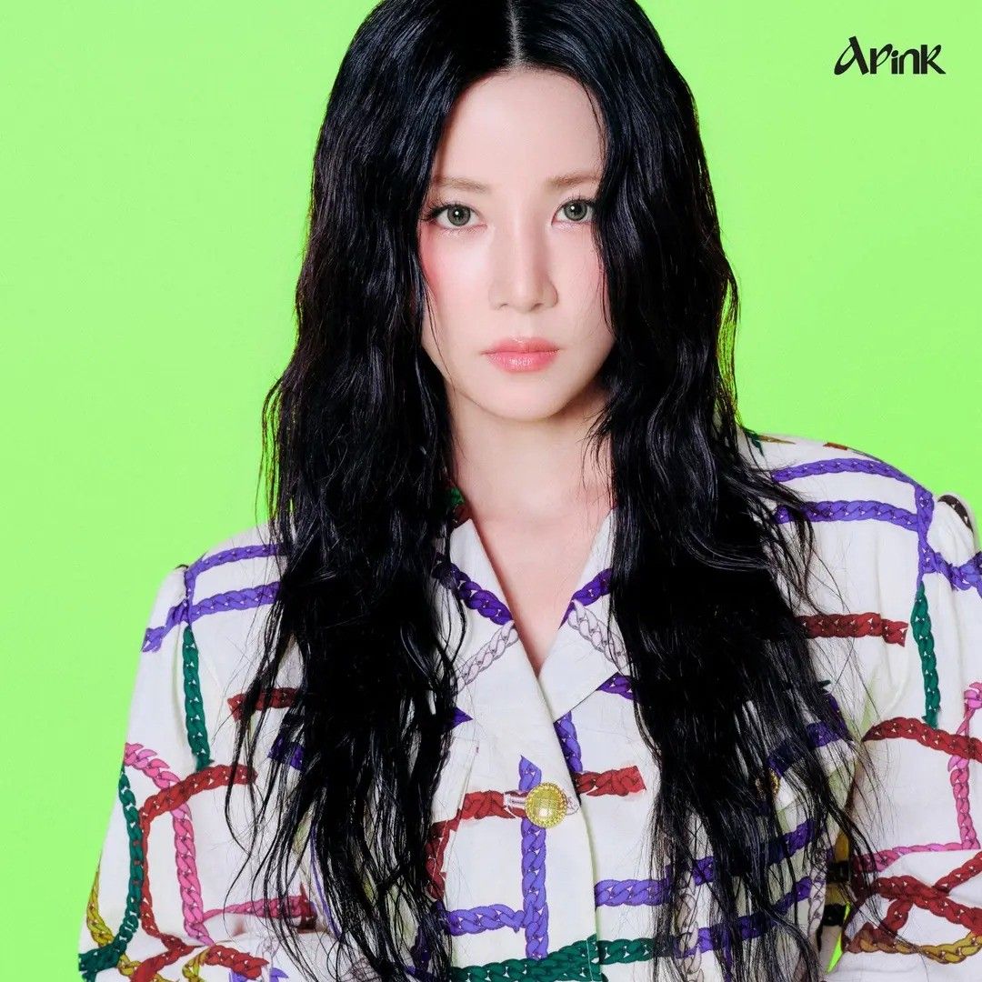 Behind-the-scenes cut of Park Chorong (Apink)