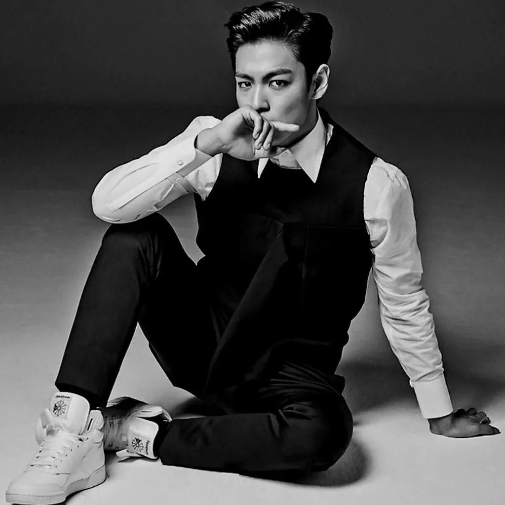 A moment captured by T.O.P's fan