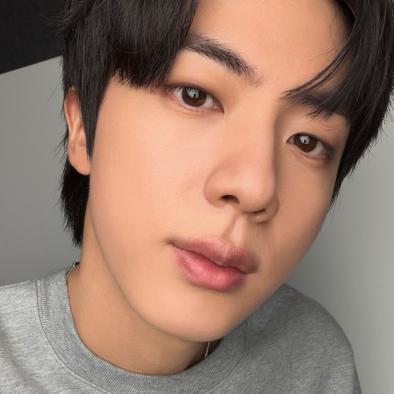 Foto terbaru Jin (BTS)