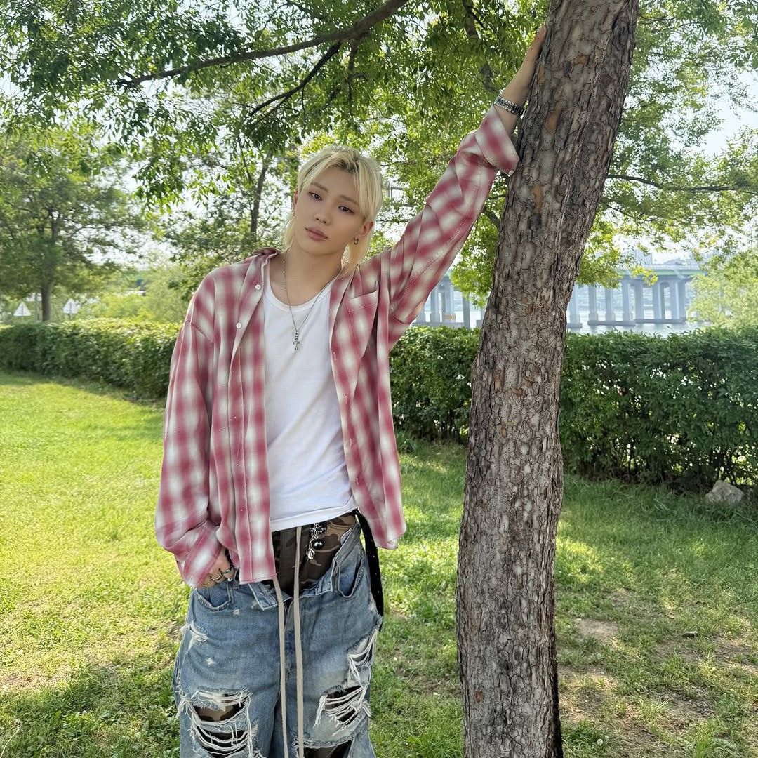 Behind-the-scenes cut of Junhyeok (TNX)