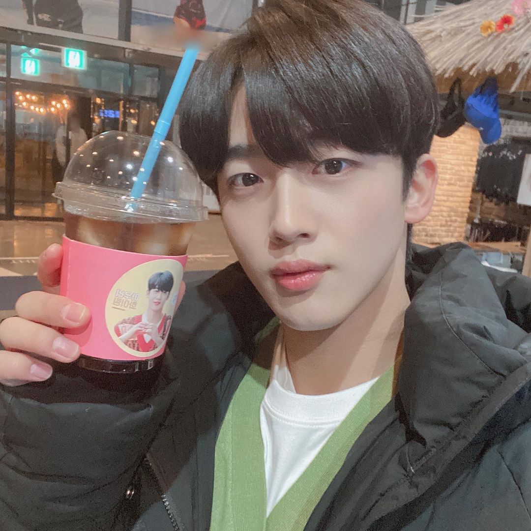 A moment captured by Kim Yohan (WEi)'s fan