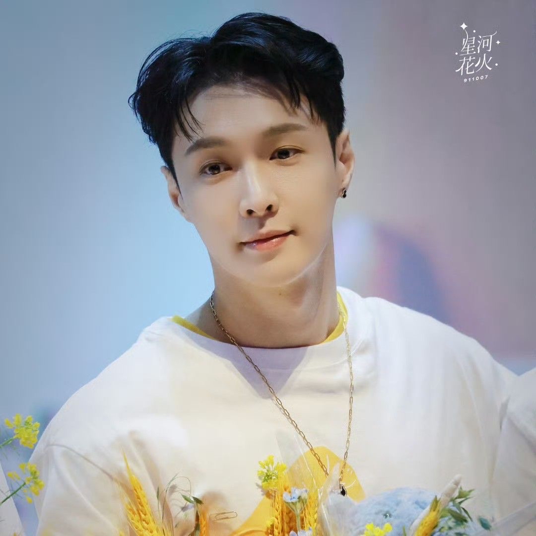 Recent activity shot of Lay (EXO)