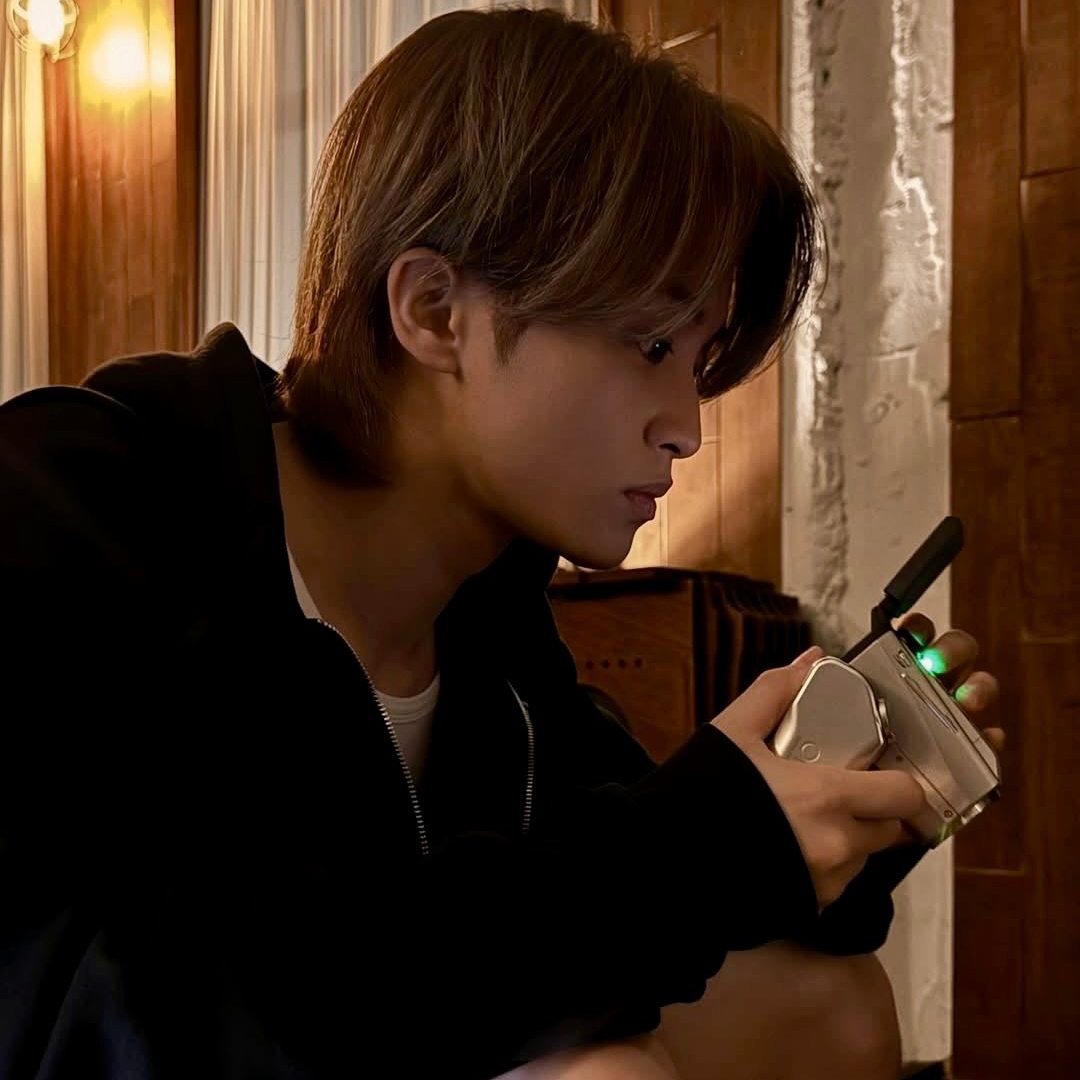 A moment captured by Mark (NCT 127, NCT DREAM)'s fan
