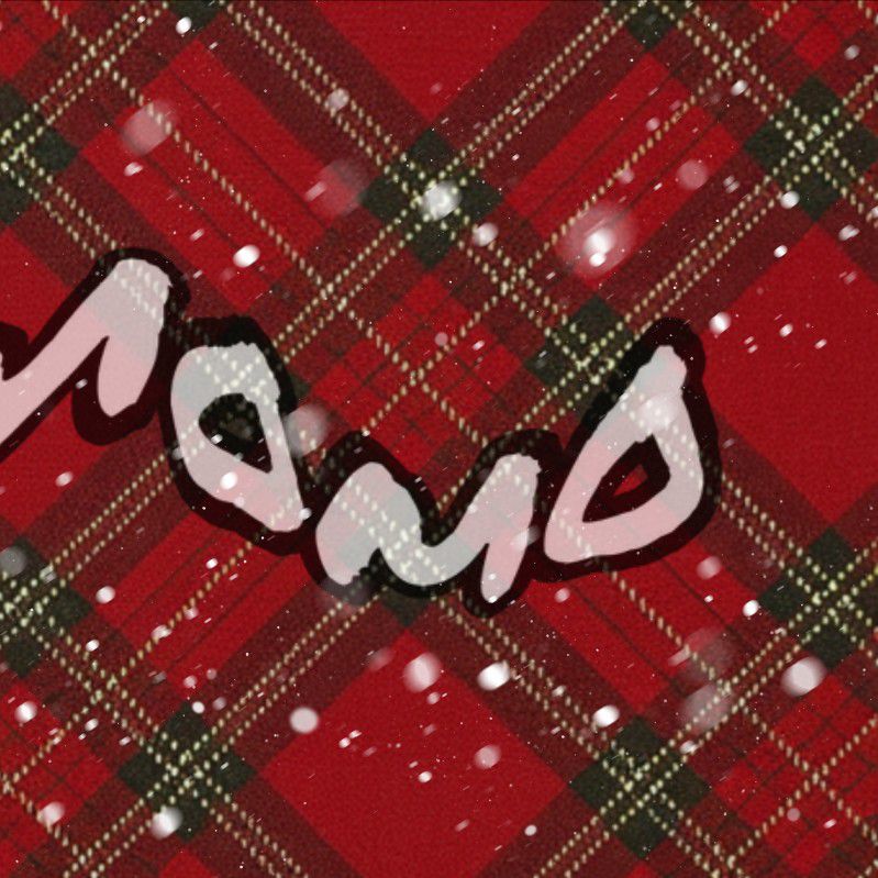 Behind-the-scenes cut of Momo (TWICE)