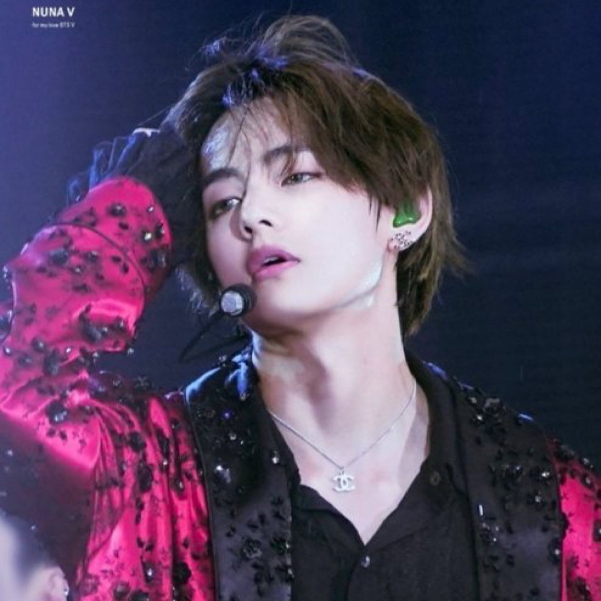 A moment captured by V (BTS)'s fan