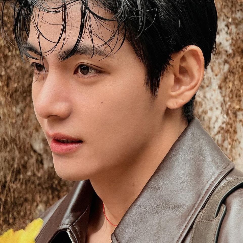 Latest photo of V (BTS)