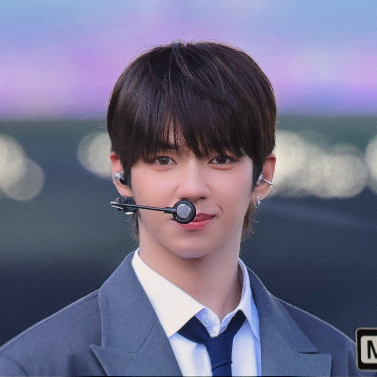 A moment captured by JL (AHOF)'s fan