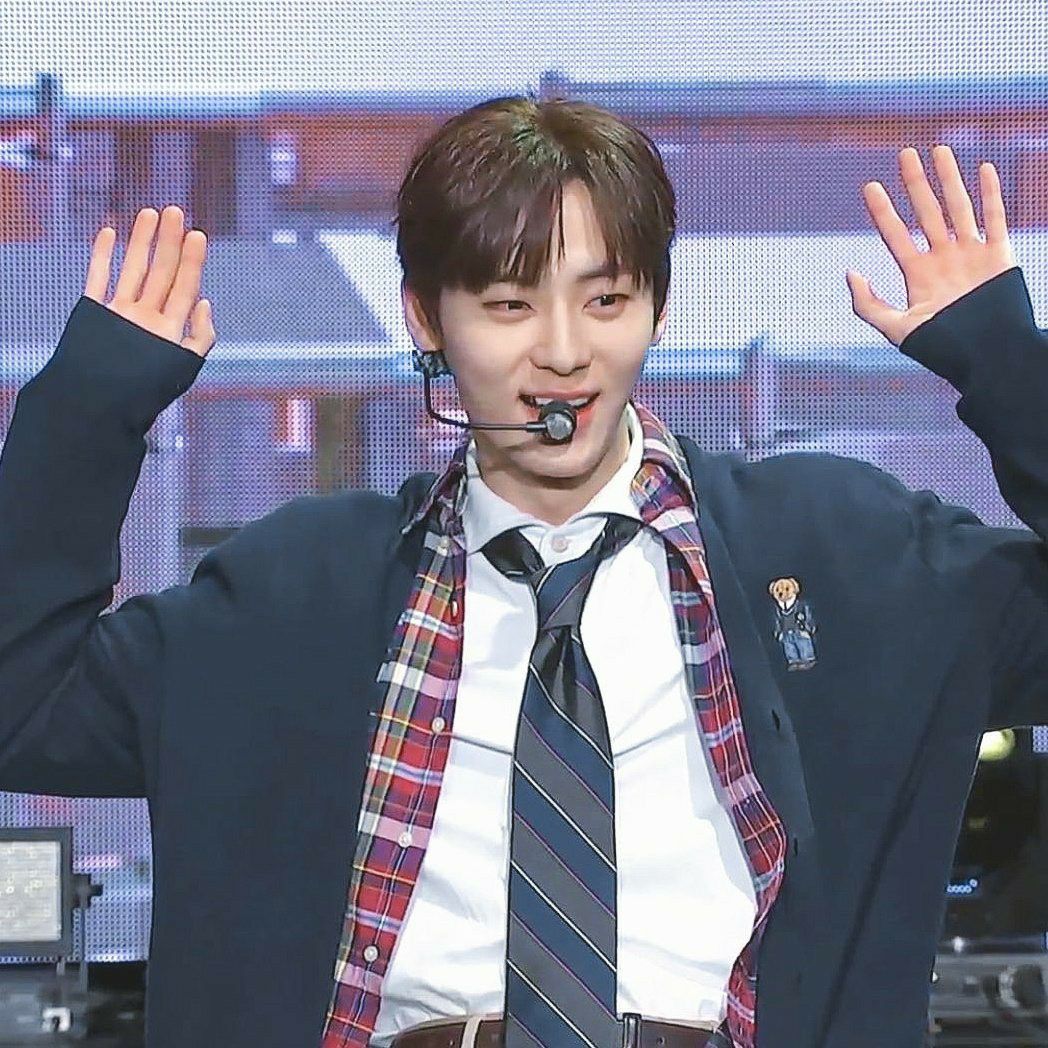 Behind-the-scenes cut of Hwang Minhyun