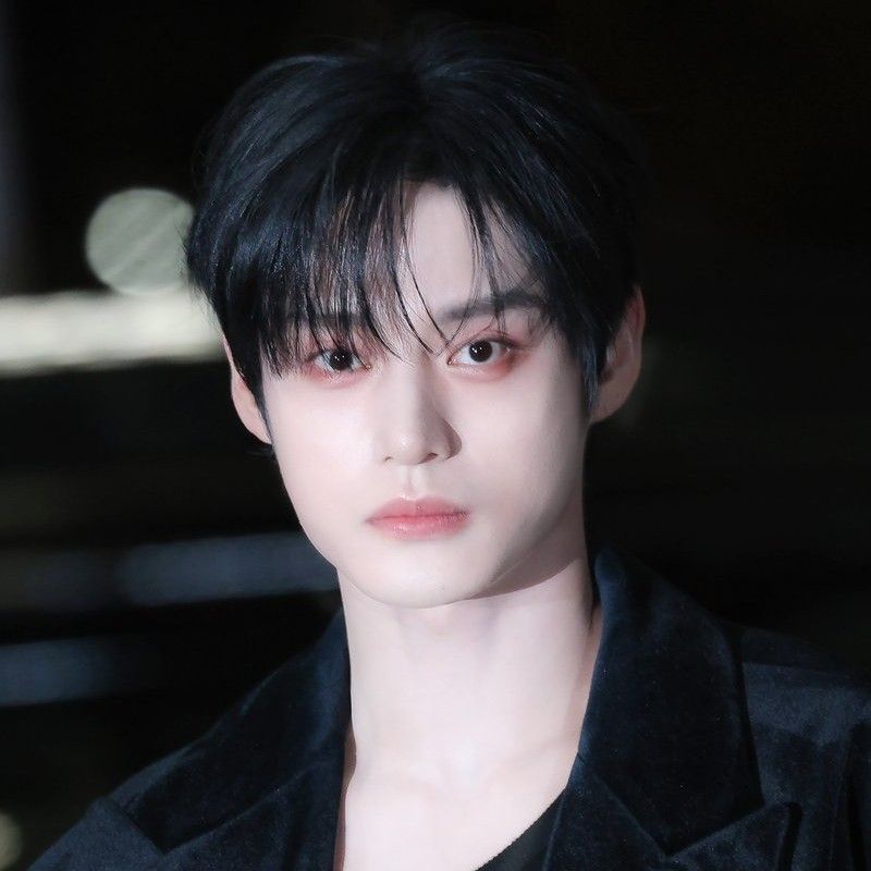 Behind-the-scenes cut of Kim Jiwoong (ZEROBASEONE)