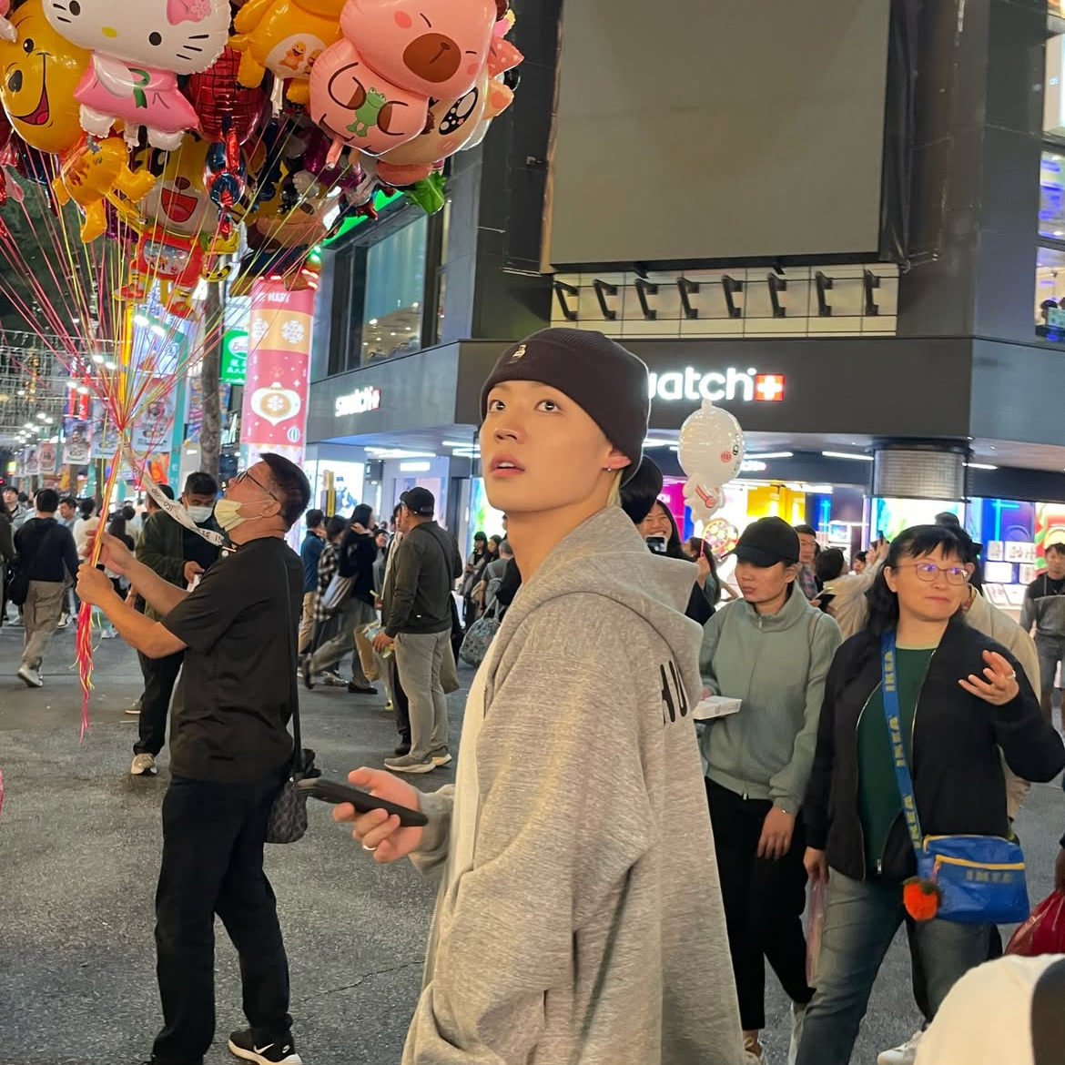 Behind-the-scenes cut of Chan (A.C.E)