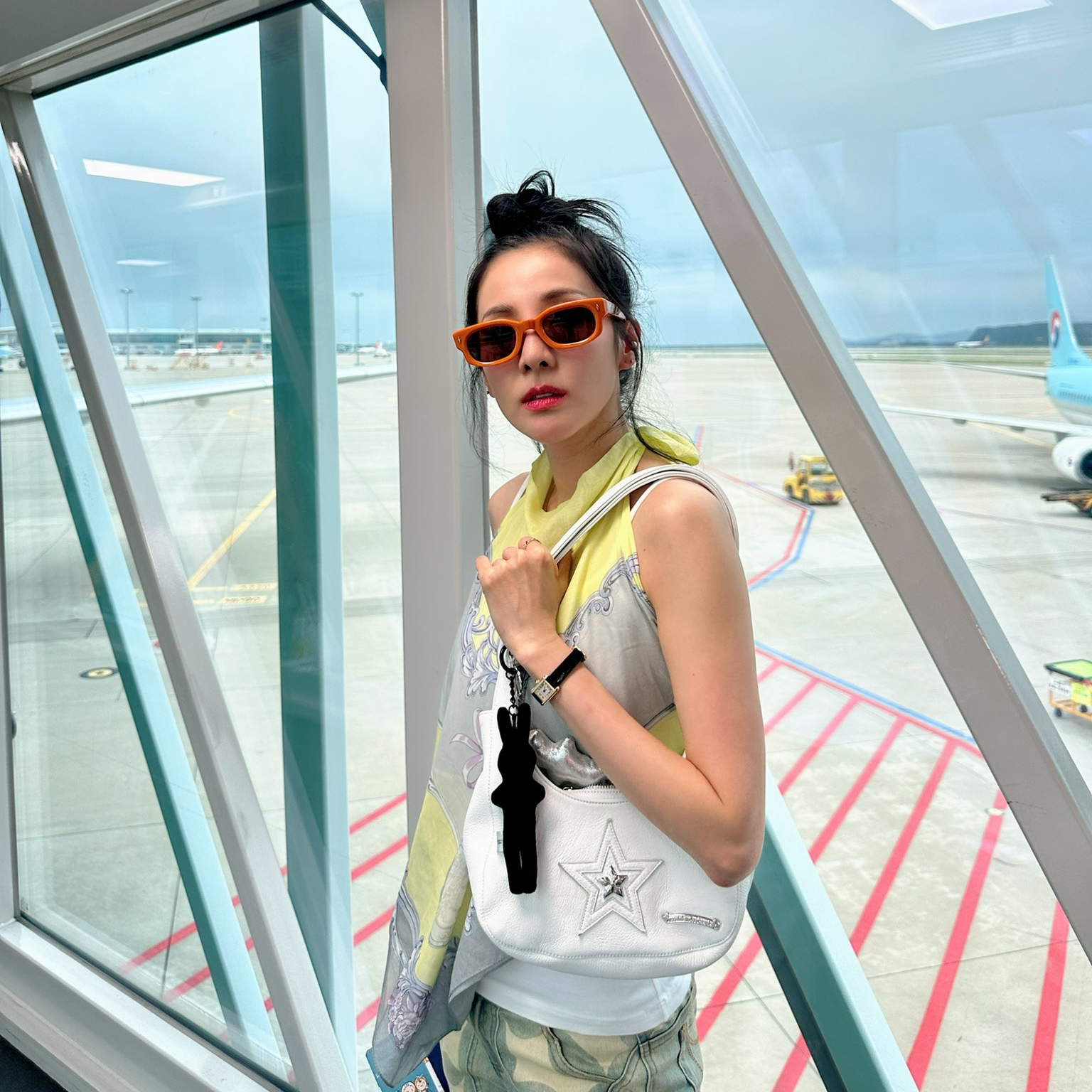 Behind-the-scenes cut of Sandara Park (2NE1)