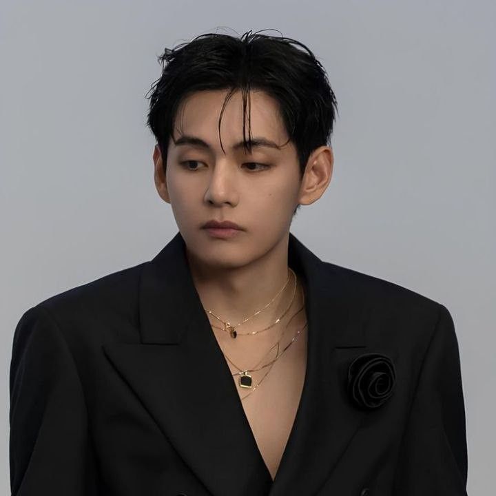 Foto aktivitas terbaru V (BTS)