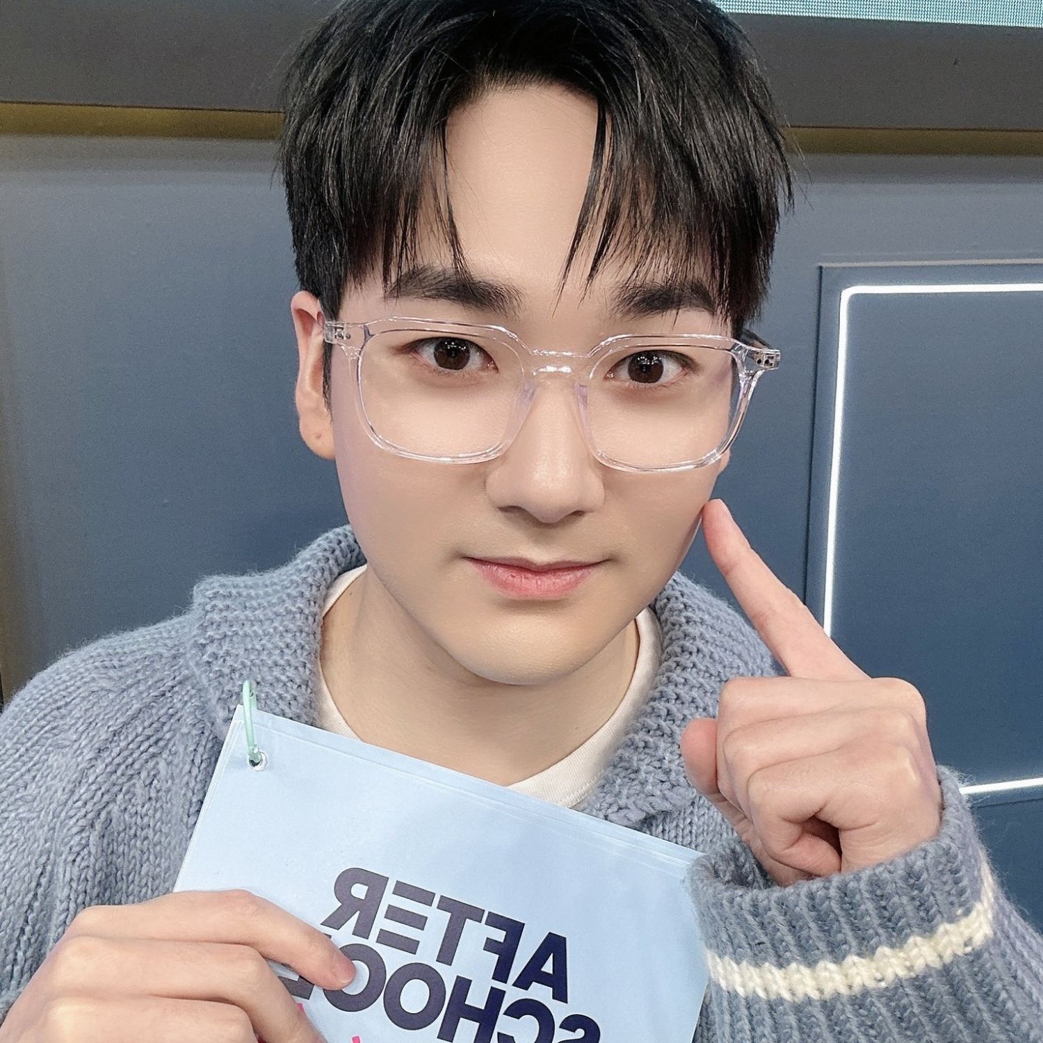 Behind-the-scenes cut of Aron