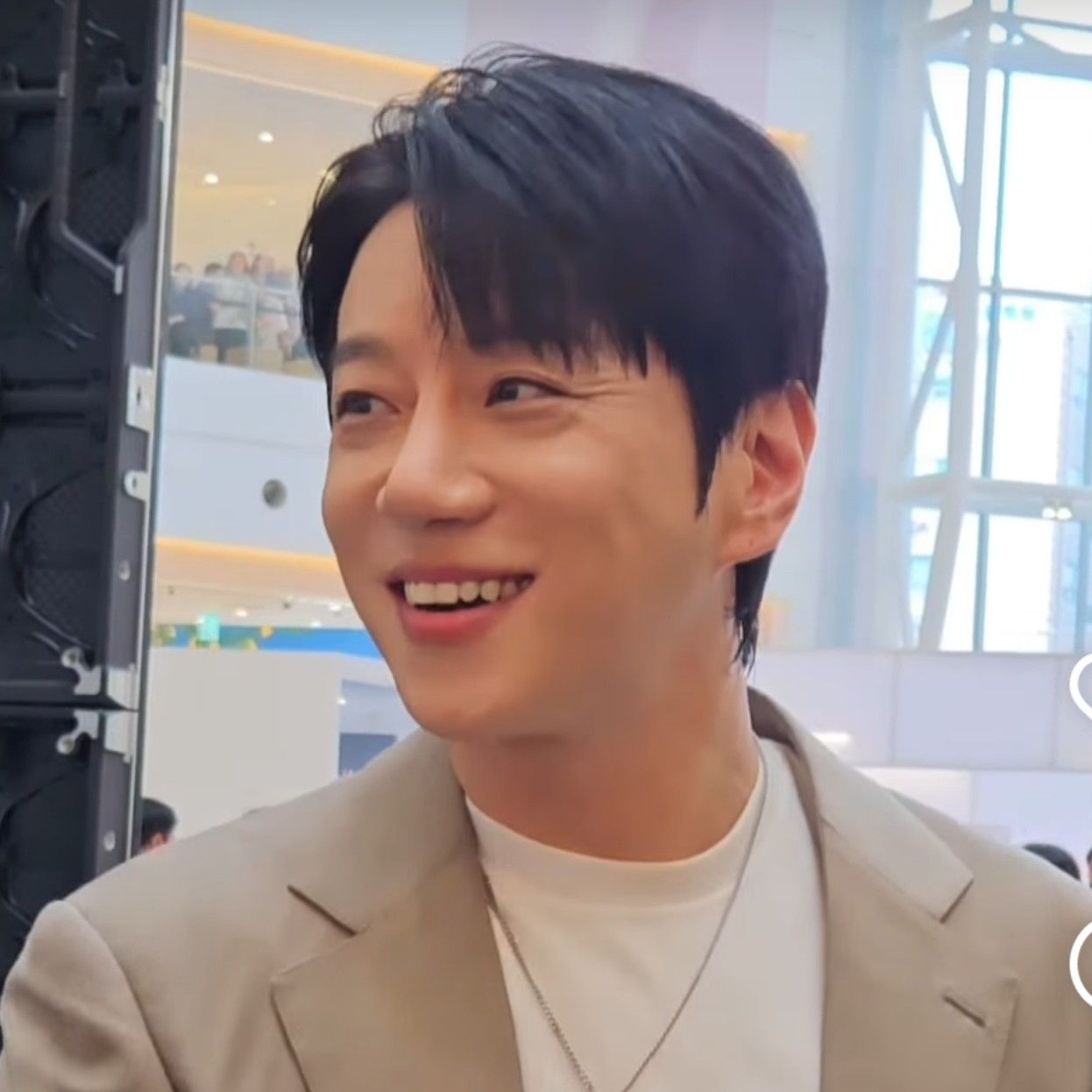 A moment captured by Hwang Chiyeol's fan