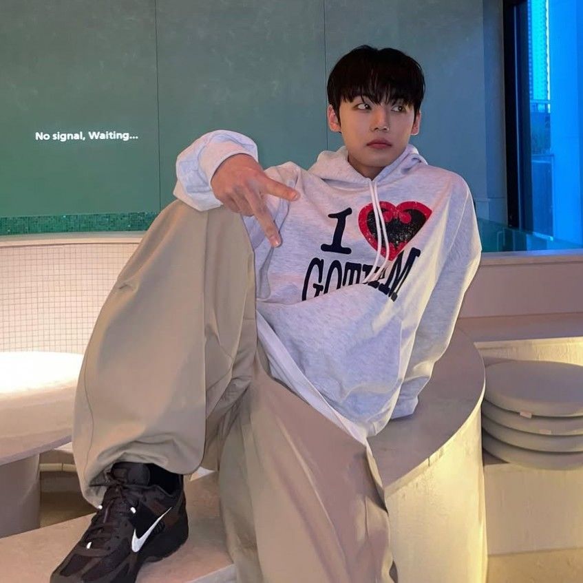 Latest photo of Chan (A.C.E)