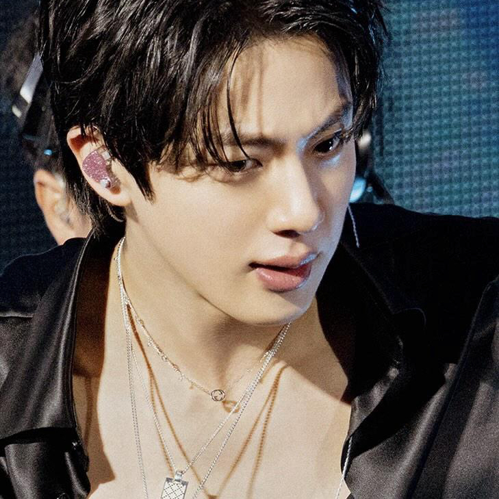 진 (방탄소년단)의 최신 사진
