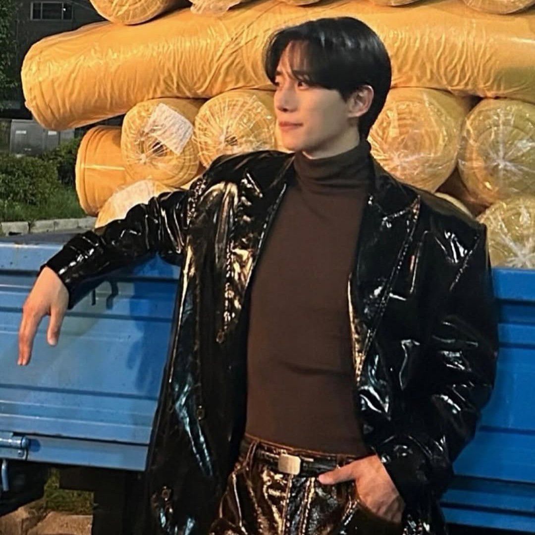 Behind-the-scenes cut of Junho (2PM)