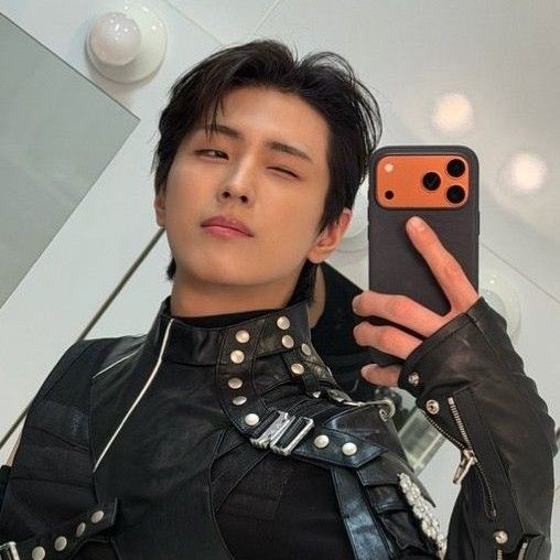 Latest photo of Yonghee (CIX)