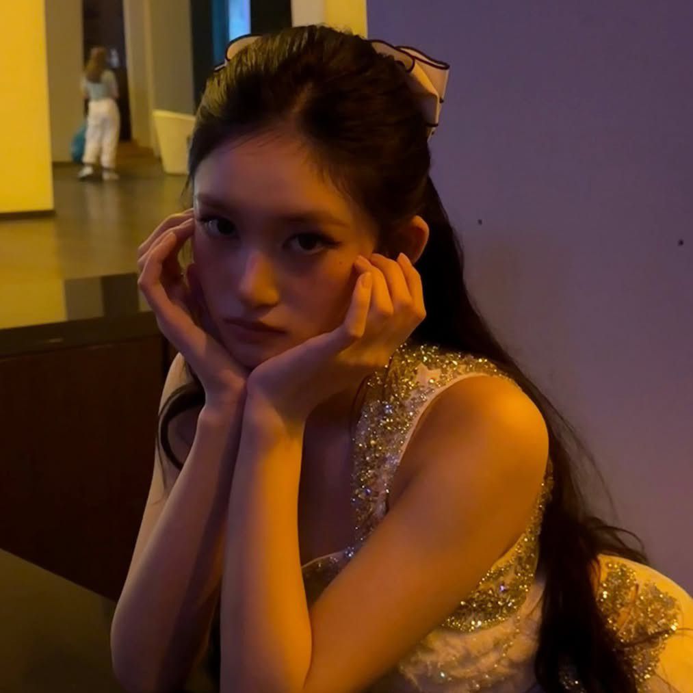 Behind-the-scenes cut of Leeseo (IVE)