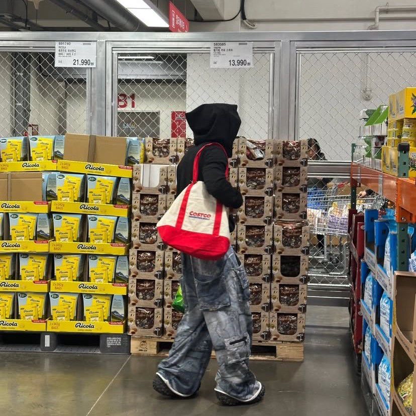 Recent activity shot of BOBBY (iKON)