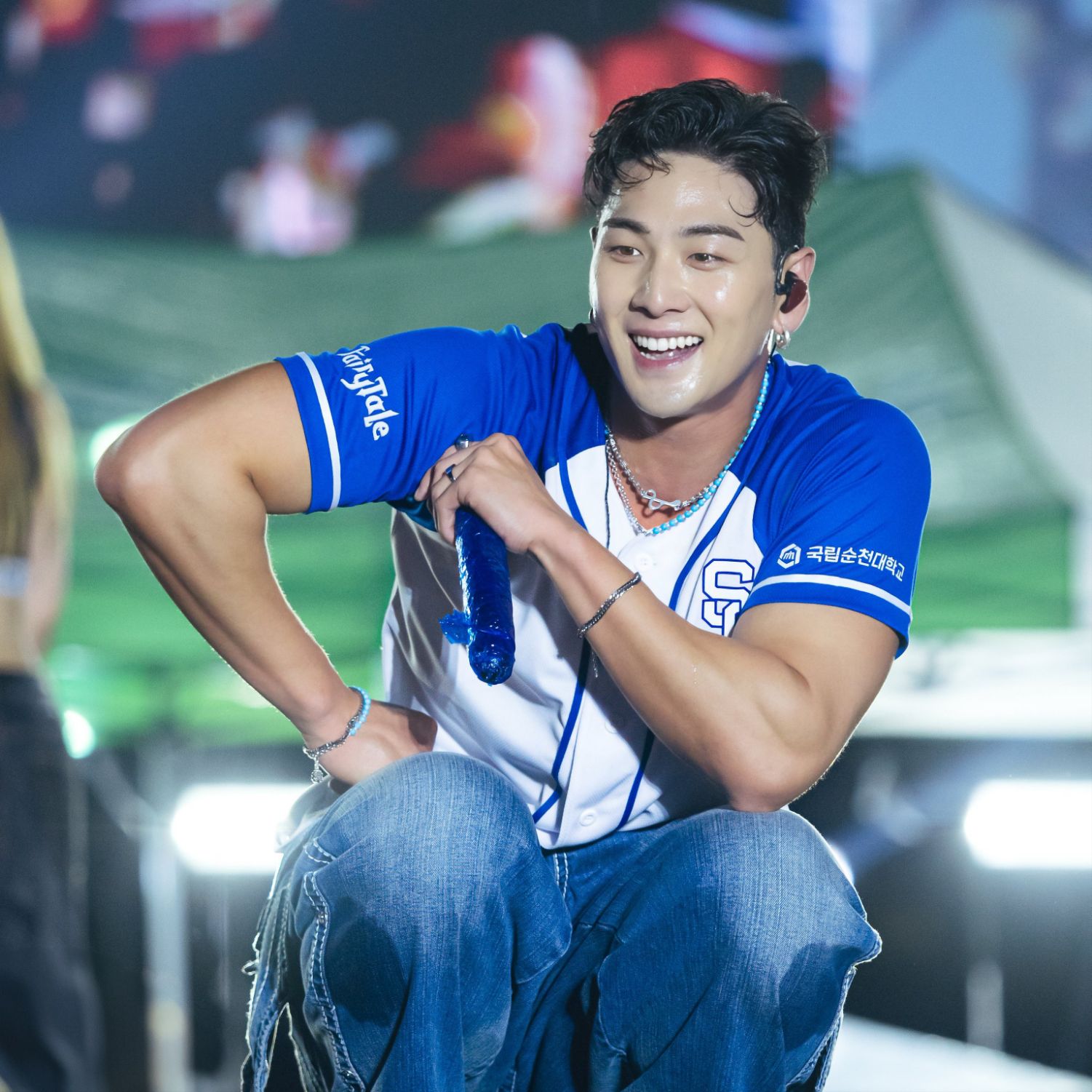 Behind-the-scenes cut of Baekho