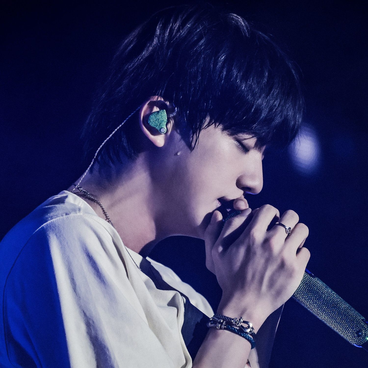 Behind-the-scenes cut of BTS