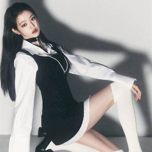 Latest photo of IVE