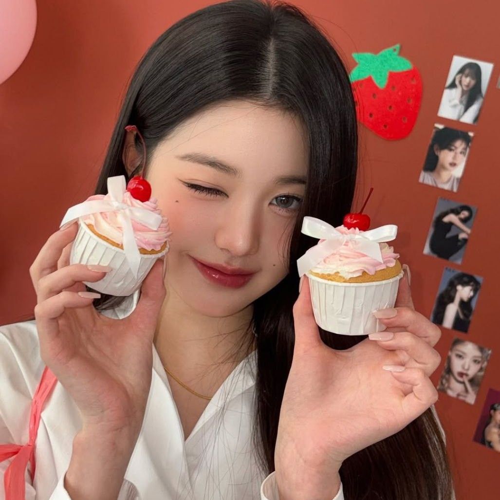 Recent activity shot of Jang Wonyoung (IVE)