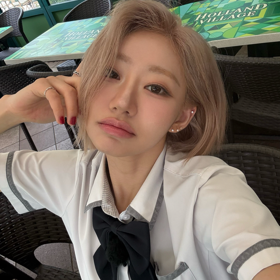 Behind-the-scenes cut of Julie (KISS OF LIFE)