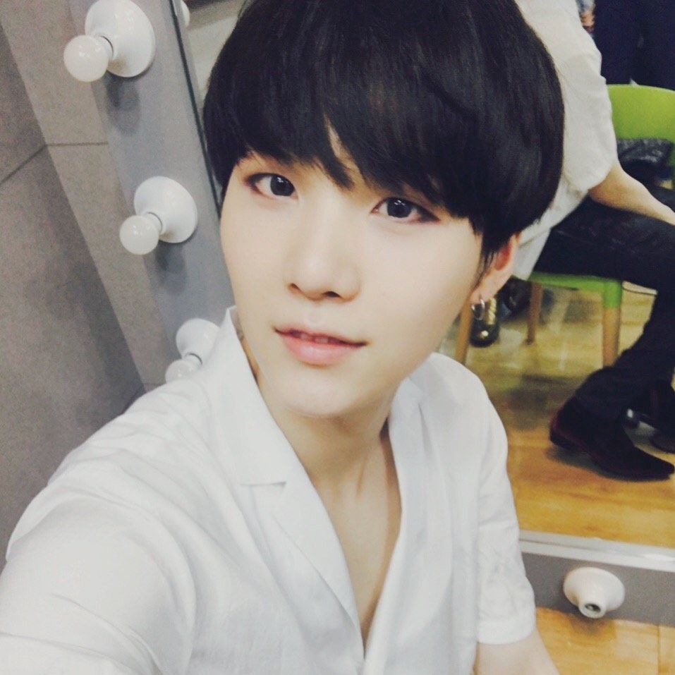 SUGA (防弹少年团)的幕后花絮
