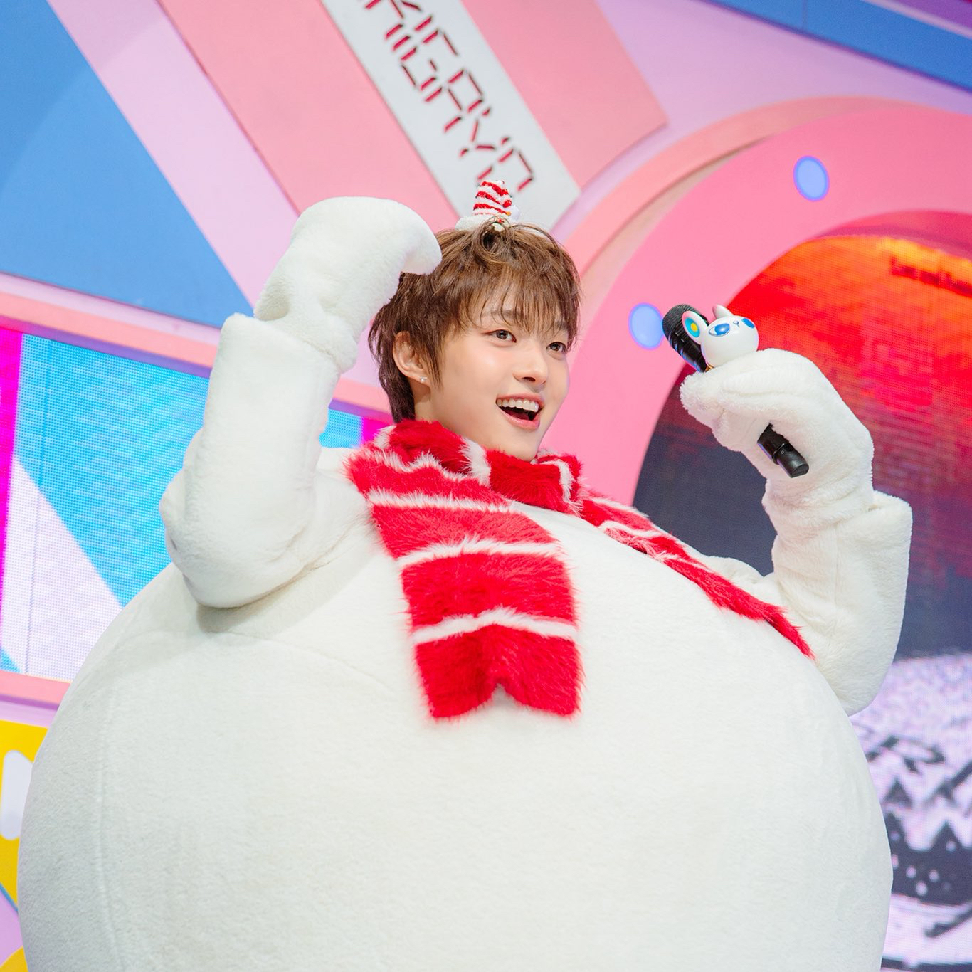 Behind-the-scenes cut of EJ (&TEAM)