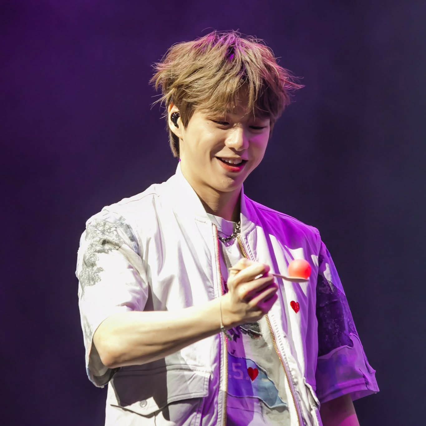 강다니엘 최근 활동샷